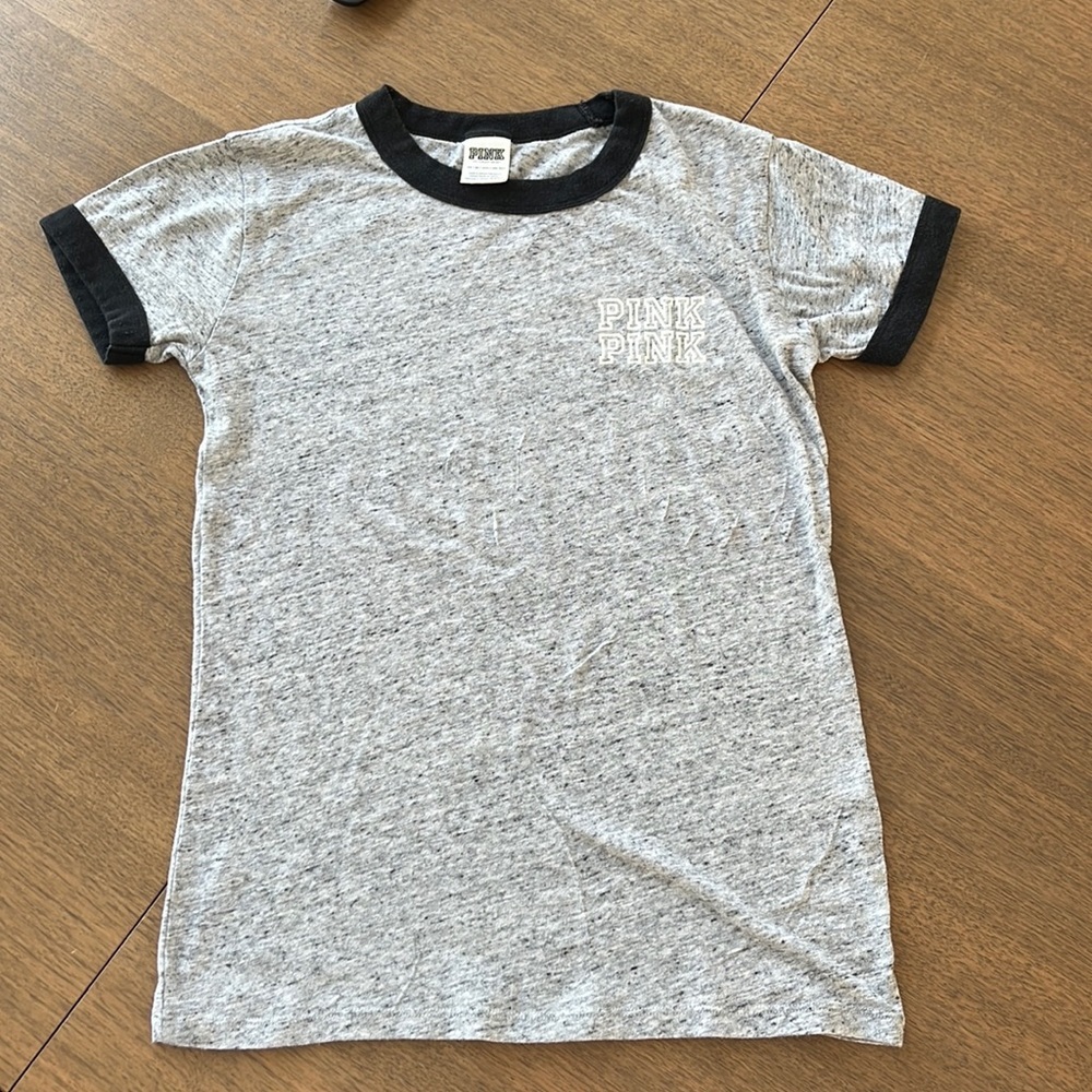 VS  Pink t-shirt